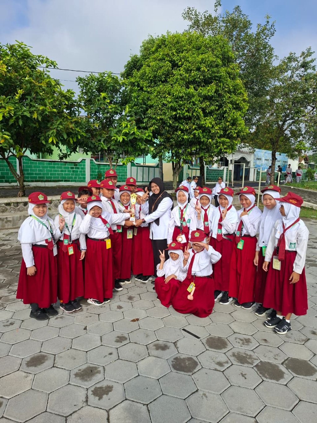 Prestasi lahir dari proses dan doa